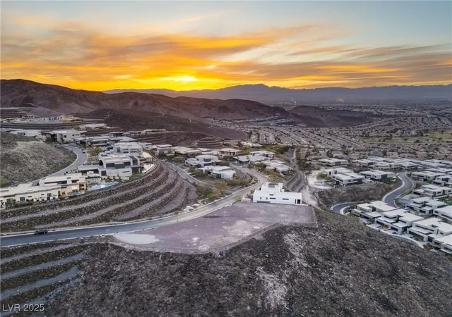 3rd image of 17 Cloud Chaser Blvd, Henderson, NV 89012 | MLS# 2654948
