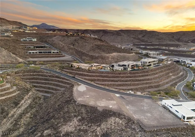 4th image of 17 Cloud Chaser Blvd, Henderson, NV 89012 | MLS# 2654948