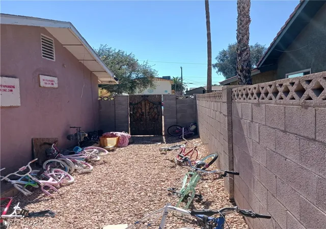 Photo 4 of Single family home for sale at 5324 Del Monte Ave, Las Vegas, NV 89146 | MLS# 2672294 | Listing updated on 2026-07-01