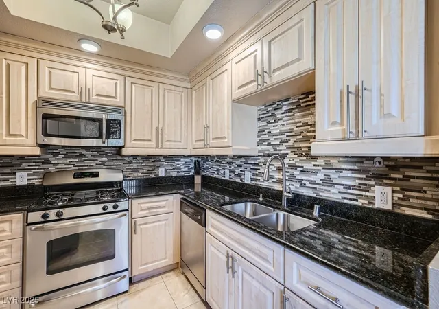 3rd image of 220 E Flamingo Rd #402, Las Vegas, NV 89169 | MLS# 2672779