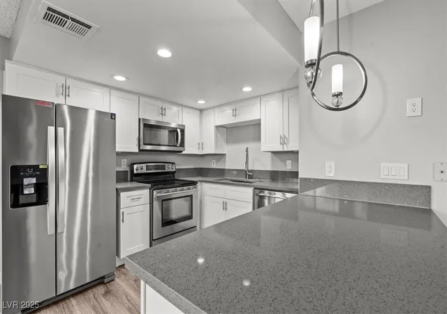 Listing Photo 5 - Condo for sale in building located at 1112 Observation Dr, Las Vegas, NV 89128 - Unit #201
