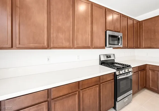 Homes for sale in Henderson, NV | 72 Via Montoro, Henderson, NV 89011 | MLS# 2687653