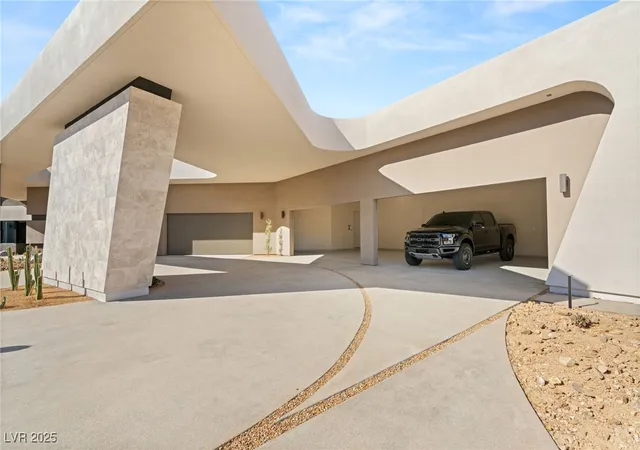 Photo 29 of Sale Pending at 4 Horseshoe Rock Ct, Henderson, NV 89012 | MLS# 2689242 | Listing updated on 2026-08-25