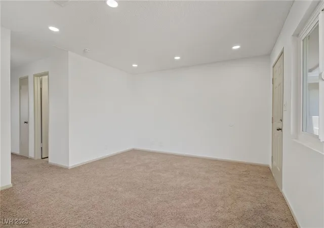 Listing Photo 5 - Condo for sale in building located at 304 Orland St, Las Vegas, NV 89107 - Unit #47