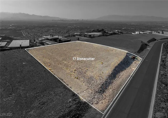 2nd image of 17 Stonecutter Ct, Henderson, NV 89012 | MLS# 2695739