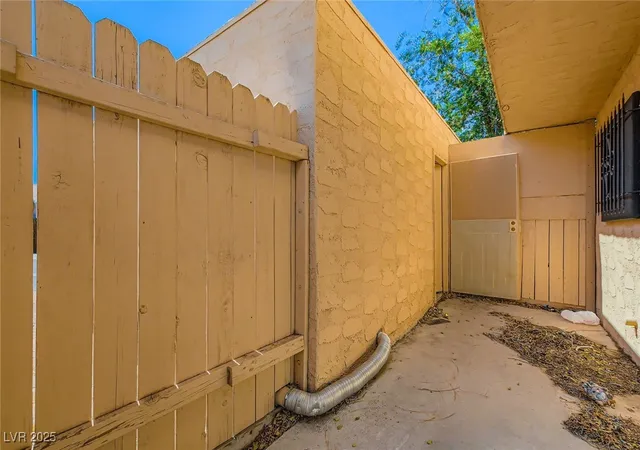 11th image of 5125 Gray Ln #B, Las Vegas, NV 89119 | MLS# 2698682