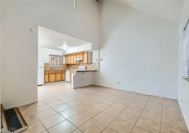 2nd image of 5125 Gray Ln #B, Las Vegas, NV 89119 | MLS# 2698682