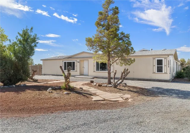 Photo 4 of Manufactured home for sale at 1371 W Basin Ave, Pahrump, NV 89060 | MLS# 2702818 | Listing updated on 2026-07-31