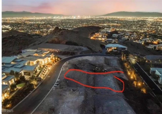 Photo 2 of Single family home for sale at 654 Dragon Peak, Henderson, NV 89012 | MLS# 2703067 | Listing updated on 2026-07-12
