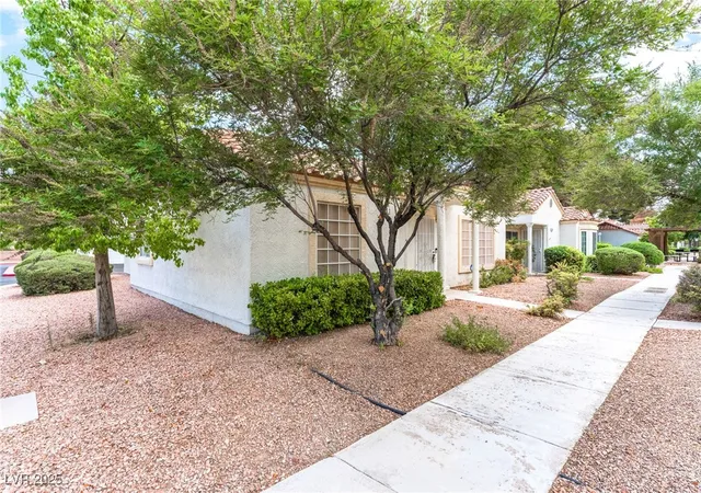 Listing Photo 4 - Condo for sale in building located at 5401 Geneive Ln, Las Vegas, NV 89108 - Unit #101