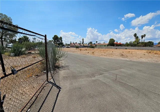 2nd image of Le Mann, Las Vegas, NV 89146 | MLS# 2716898