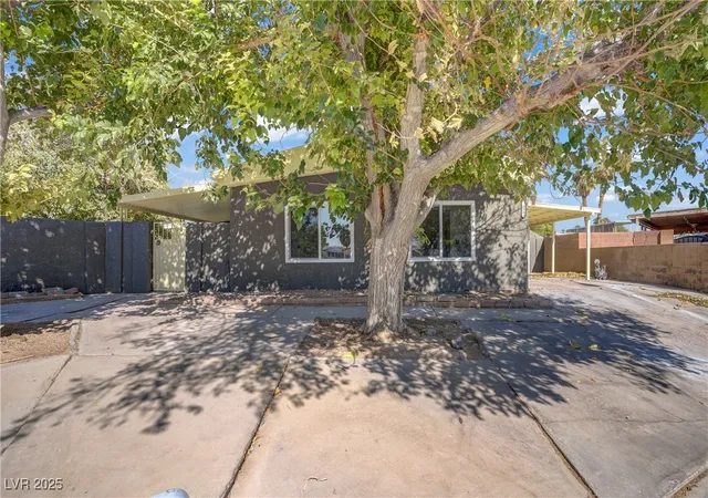 Manufactured home for sale at 153 Sir Thomas Dr, Las Vegas, NV 89110 | MLS# 2717526