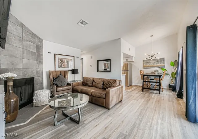 2nd image of 5060 Newport Cove Dr #C, Las Vegas, NV 89119 | MLS# 2720425