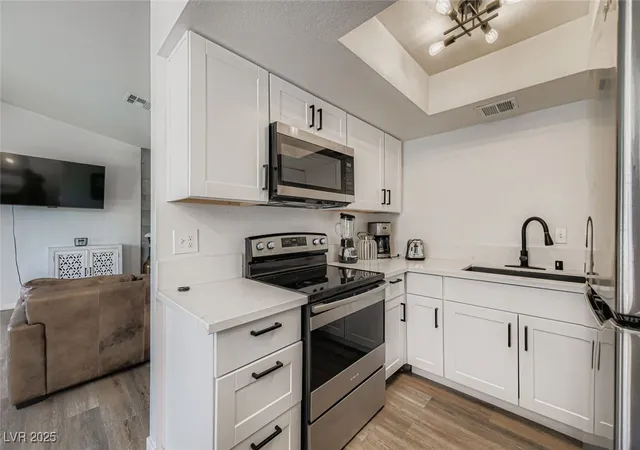 4th image of 5060 Newport Cove Dr #C, Las Vegas, NV 89119 | MLS# 2720425