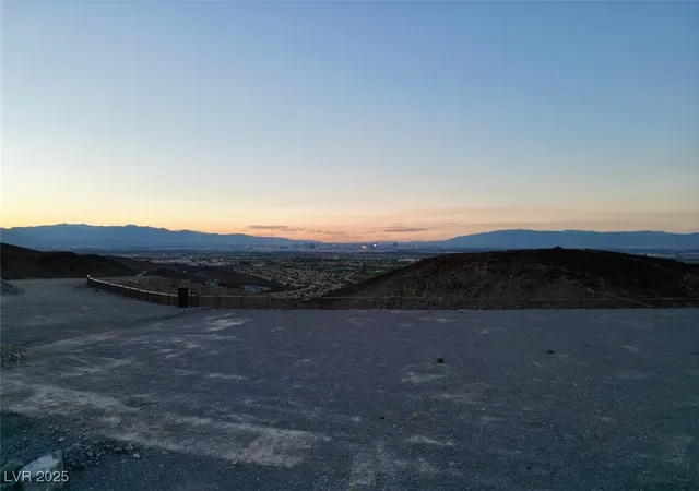 5th image of 2 Highcrest Ct, Henderson, NV 89012 | MLS# 2721339