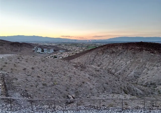 8th image of 2 Highcrest Ct, Henderson, NV 89012 | MLS# 2721339