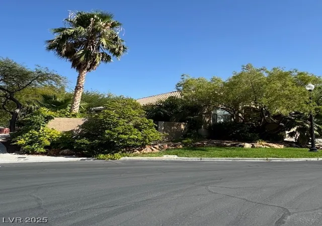Photo 2 of Single family home for sale at 1024 Eaglewood Dr, Las Vegas, NV 89144 | MLS# 2723572 | Listing updated on 2025-12-16
