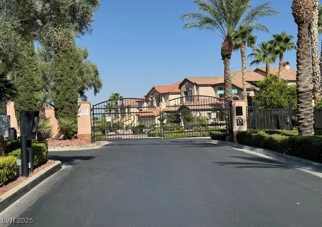 Photo 3 of Single family home for sale at 1024 Eaglewood Dr, Las Vegas, NV 89144 | MLS# 2723572 | Listing updated on 2025-12-16