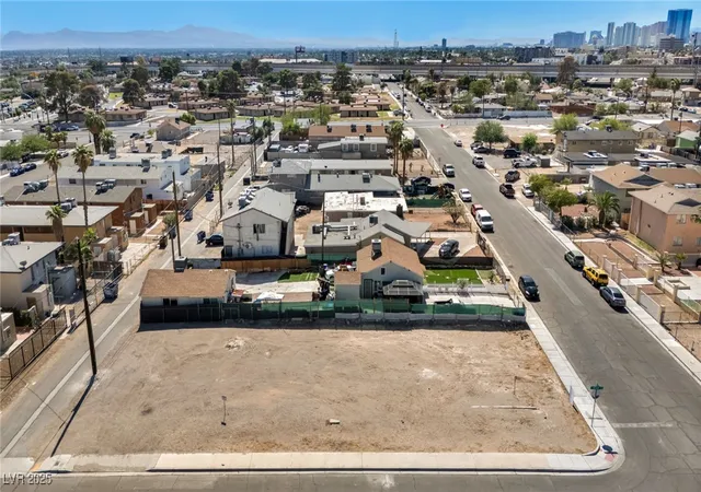 Homes for sale in Las Vegas, NV | 640 N 10Th St, Las Vegas, NV 89101 | MLS# 2723330