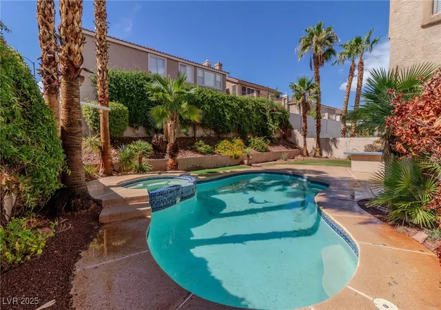 Photo 2 of Single family home for sale at 338 Pleasant Summit Dr, Henderson, NV 89012 | MLS# 2727200 | Listing updated on 2026-04-01