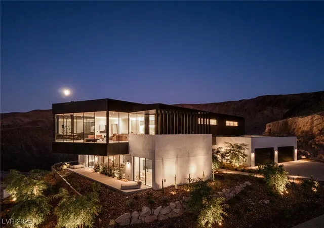 2nd image of 11 Chisel Crest Ct, Henderson, NV 89012 | MLS# 2726371