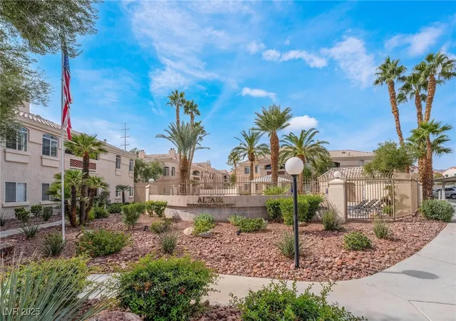Homes for sale in Las Vegas, NV | 7400 W Flamingo Road, Las Vegas, NV 89147 | Houzeo