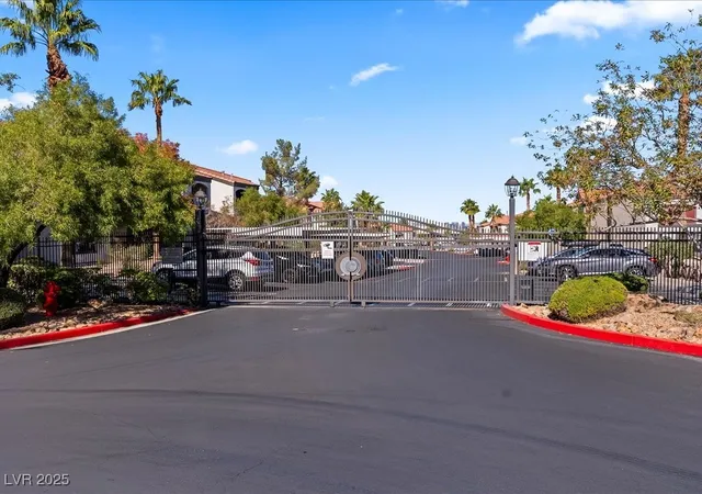 2nd image of 950 Seven Hills Dr #1426, Henderson, NV 89052 | MLS# 2731373
