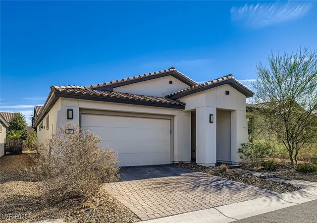 Photo 2 of Single family home for sale at 116 Lake Oasis St, Henderson, NV 89011 | MLS# 2732087 | Listing updated on 2026-06-30