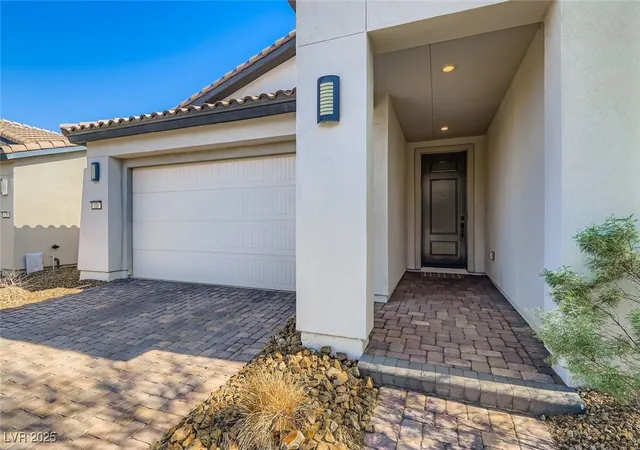 Photo 3 of Single family home for sale at 116 Lake Oasis St, Henderson, NV 89011 | MLS# 2732087 | Listing updated on 2026-06-30