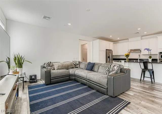Photo 4 of Single family home for sale at 116 Lake Oasis St, Henderson, NV 89011 | MLS# 2732087 | Listing updated on 2026-06-30