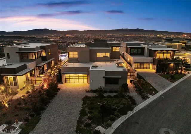 Photo 1 of Single family home for sale at 569 Overlook Rim Dr, Henderson, NV 89012 | MLS# 2734635 | Listing updated on 2026-01-16