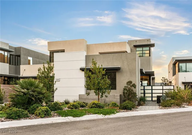 Photo 3 of Single family home for sale at 569 Overlook Rim Dr, Henderson, NV 89012 | MLS# 2734635 | Listing updated on 2026-01-16