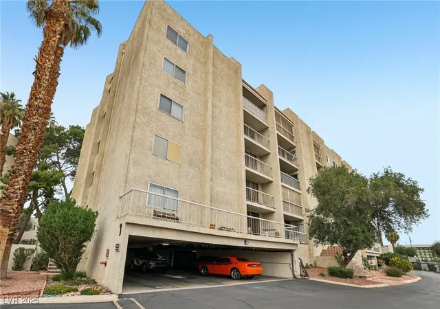 2nd image of 750 S Royal Crest Cir, Las Vegas, NV 89169