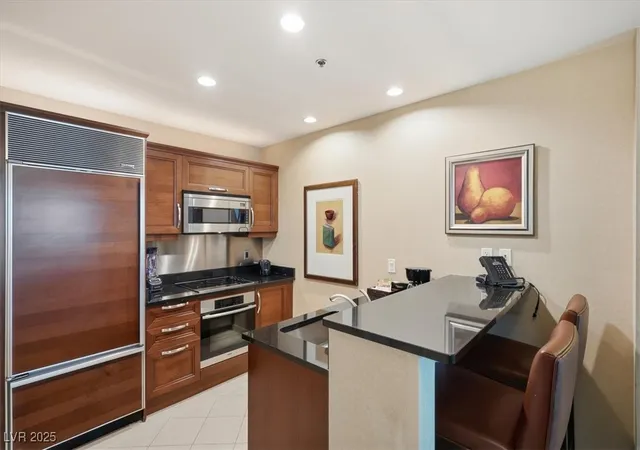 2nd image of 125 E Harmon Ave #820, Las Vegas, NV 89109 | MLS# 2734927