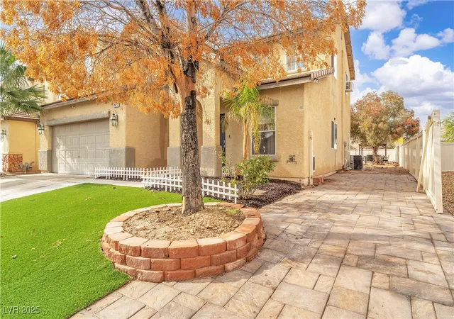 Photo 3 of Single family home for sale at 4827 White Jade St, North Las Vegas, NV 89081 | MLS# 2735044 | Listing updated on 2026-04-01