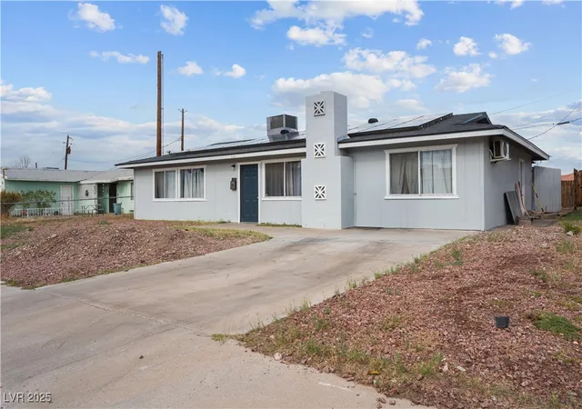 Photo 3 of Single family home for sale at 213 Valley Frg Ave, Henderson, NV 89015 | MLS# 2737839 | Listing updated on 2026-06-12