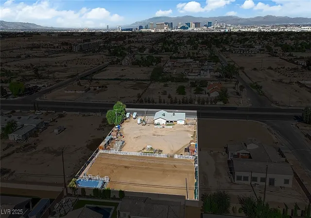 45th image of 95 E Windmill Ln, Las Vegas, NV 89123 | MLS# 2738111