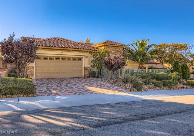 Photo 3 of Single family home for sale at 2151 Bannerwood St, Henderson, NV 89044 | MLS# 2738816 | Listing updated on 2026-04-01