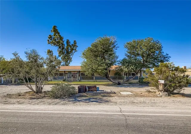 Photo 3 of Single family home for sale at 1233 Comstock Dr, Las Vegas, NV 89106 | MLS# 2738758 | Listing updated on 2026-05-14