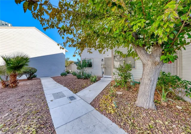 2nd image of 4770 Topaz St, Las Vegas, NV 89121