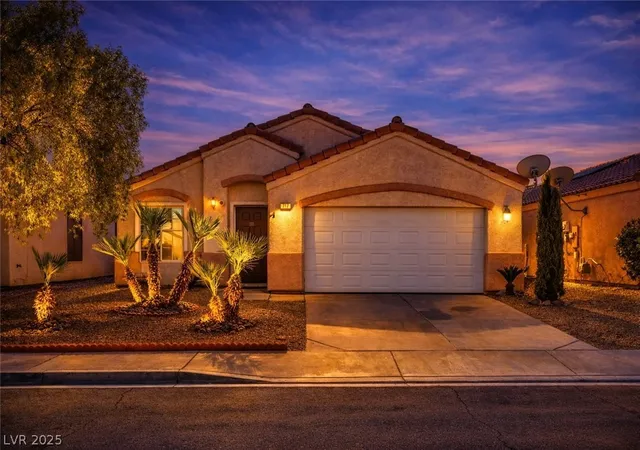 Homes for sale in Henderson, NV | 717 Moonlight Mesa Dr, Henderson, NV 89011 | MLS# 2742094