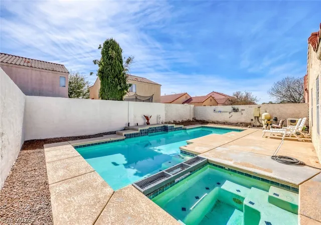Homes for sale in Henderson, NV | 717 Moonlight Mesa Dr, Henderson, NV 89011 | MLS# 2742094