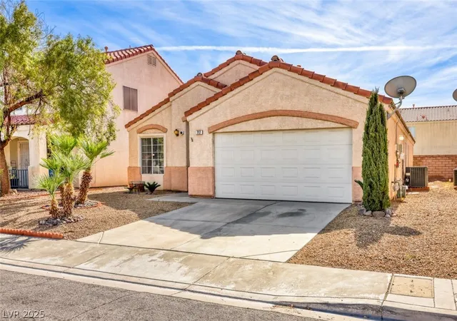 Homes for sale in Henderson, NV | 717 Moonlight Mesa Dr, Henderson, NV 89011 | MLS# 2742094