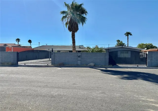 Photo 1 of Single family home for sale at 808 S Mallard St, Las Vegas, NV 89107 | MLS# 2743016 | Listing updated on 2026-06-26