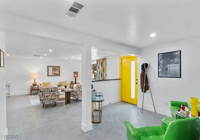 5th image of 3333 Seminole Cir, Las Vegas, NV 89169 | MLS# 2743301