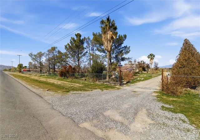Homes for sale in Pahrump, NV | 2570 E Kellogg Rd, Pahrump, NV 89048 | MLS# 2744188