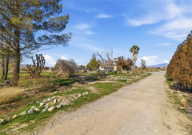Homes for sale in Pahrump, NV | 2570 E Kellogg Rd, Pahrump, NV 89048 | MLS# 2744188