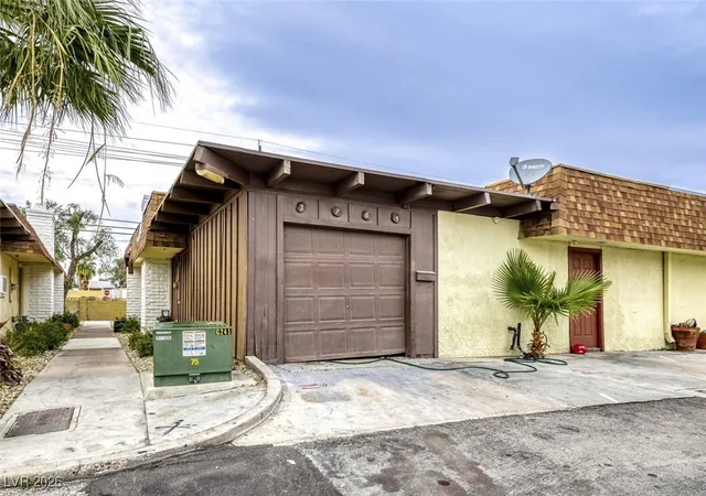 Photo 2 of Townhouse for sale at 2765 Heritage Ct, Las Vegas, NV 89121 | MLS# 2747529 | Listing updated on 2026-09-27