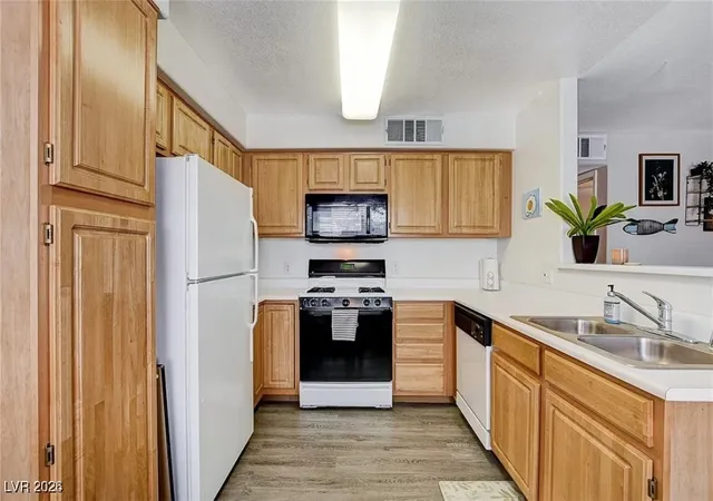 Photo 10 of Condo for sale at 5710 E Tropicana Ave #1093, Las Vegas, NV 89122 | MLS# 2746050 | Listing updated on 2026-07-29