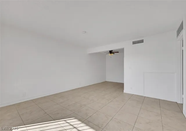 4th image of 585 S Royal Crest Cir #16, Las Vegas, NV 89169 | MLS# 2748890